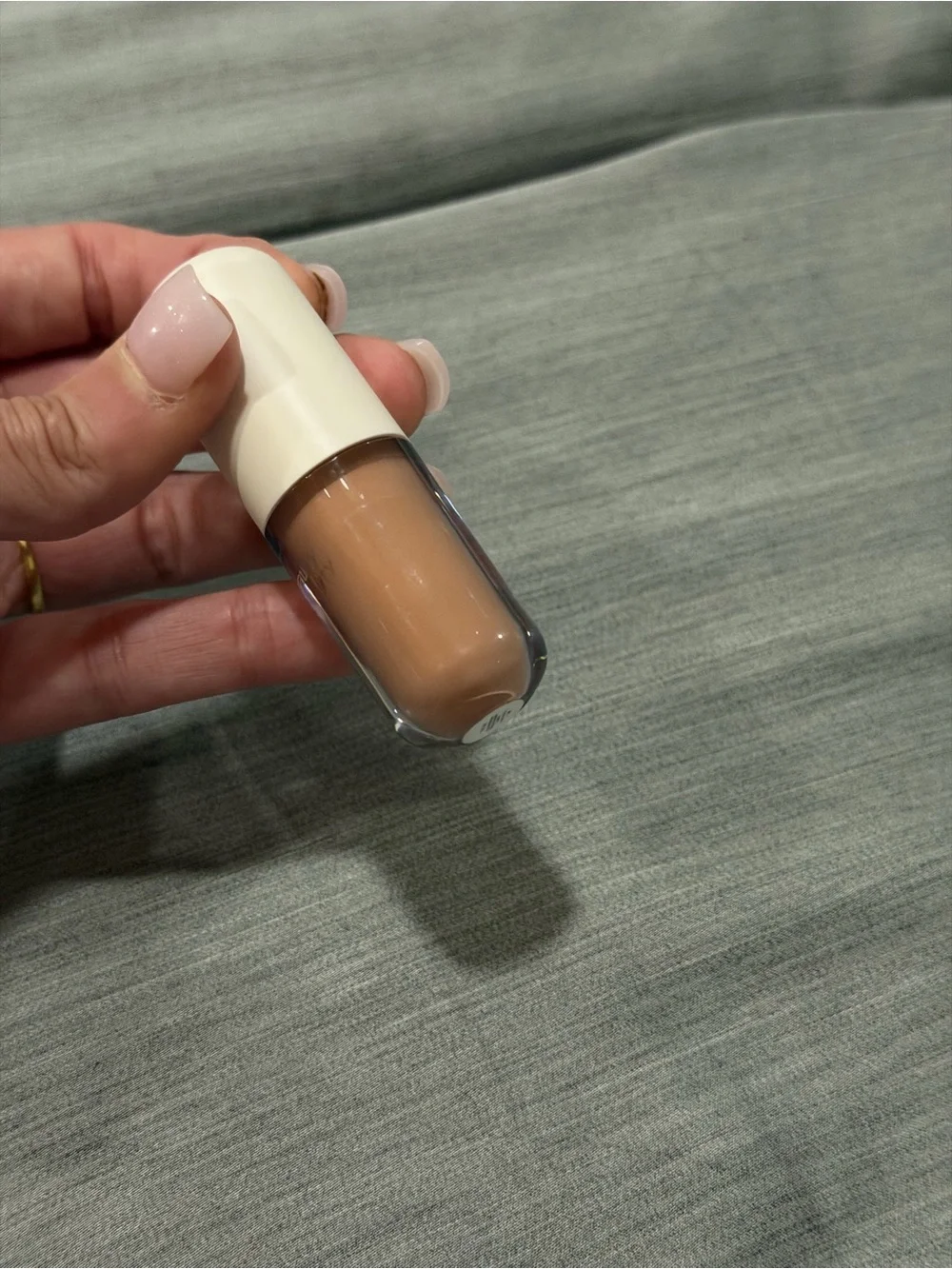r.e.m. Beauty Liquid Foundation - Warm Tan